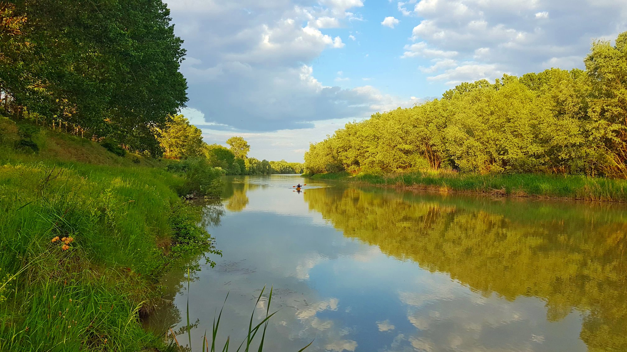Dinu ZARĂ, tură cu caiacul pe râul Suceava