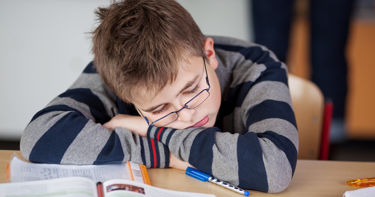 Скучающие ученики на уроке. Что будет в 2025 году в россии школы. Ученики в школе. Ученики в классе. Ученик спит.