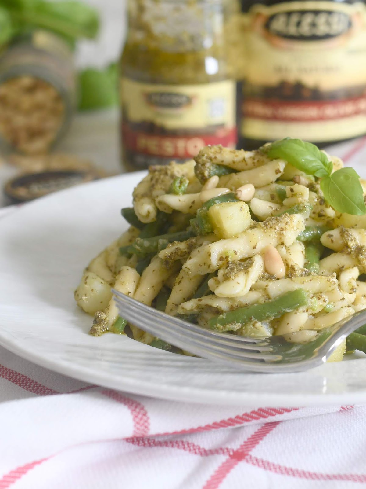 Cooking with Manuela Traditional Pasta with Pesto, Potatoes and Green
