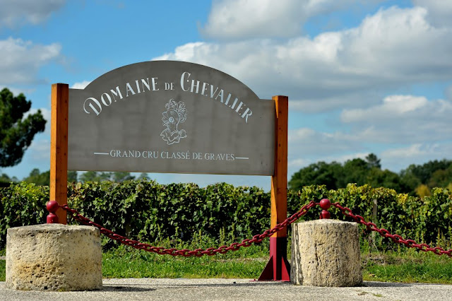 L'entrée du Domaine de Chevalier Cru Classé de Pessac Léognan