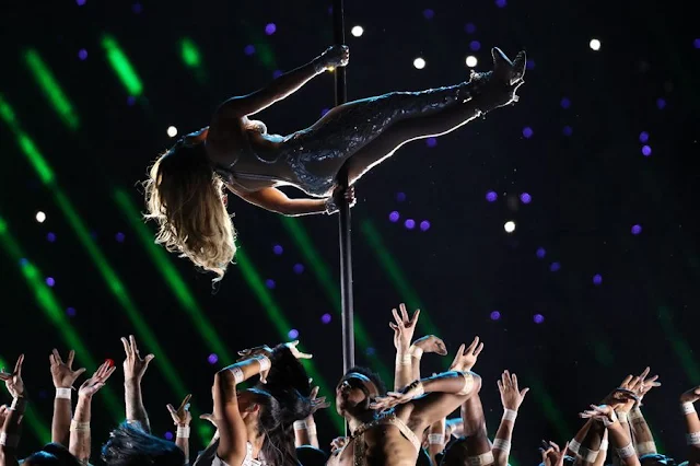 Jennifer Lopez Invites 11-Year-Old Daughter Emme To Super Bowl Stage