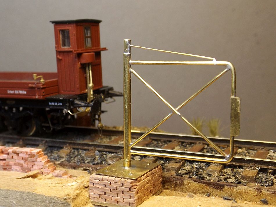 Die Merziener Privatbahn AG - bb: Ein (halbes) Gleistor für das