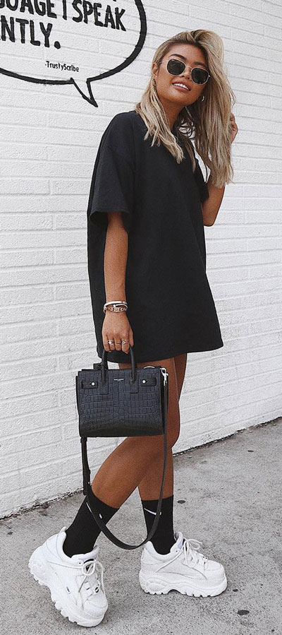  Minis are back in trend again. Here are 33+ Cute Outfit looks to insire you how to wear a mini dress. 33+ Adorable Mini Dress Outfits that Never Go Out of Style. Via Higiggle.com #minidress #fashion #cuteoutfits #chic