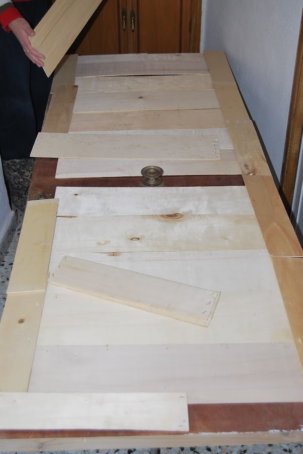 Como he forrado una puerta con madera reciclada