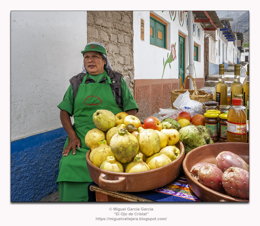 Antioquía (Perú).- Vendedora en Verde.