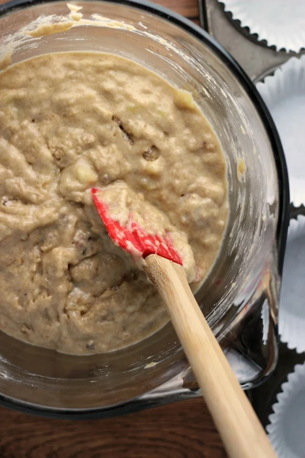 Banana Walnut Muffins | by Renee's Kitchen Adventures - better-for-you easy banana walnut recipe. Makes a great breakfast treat or snack. #banana #muffins