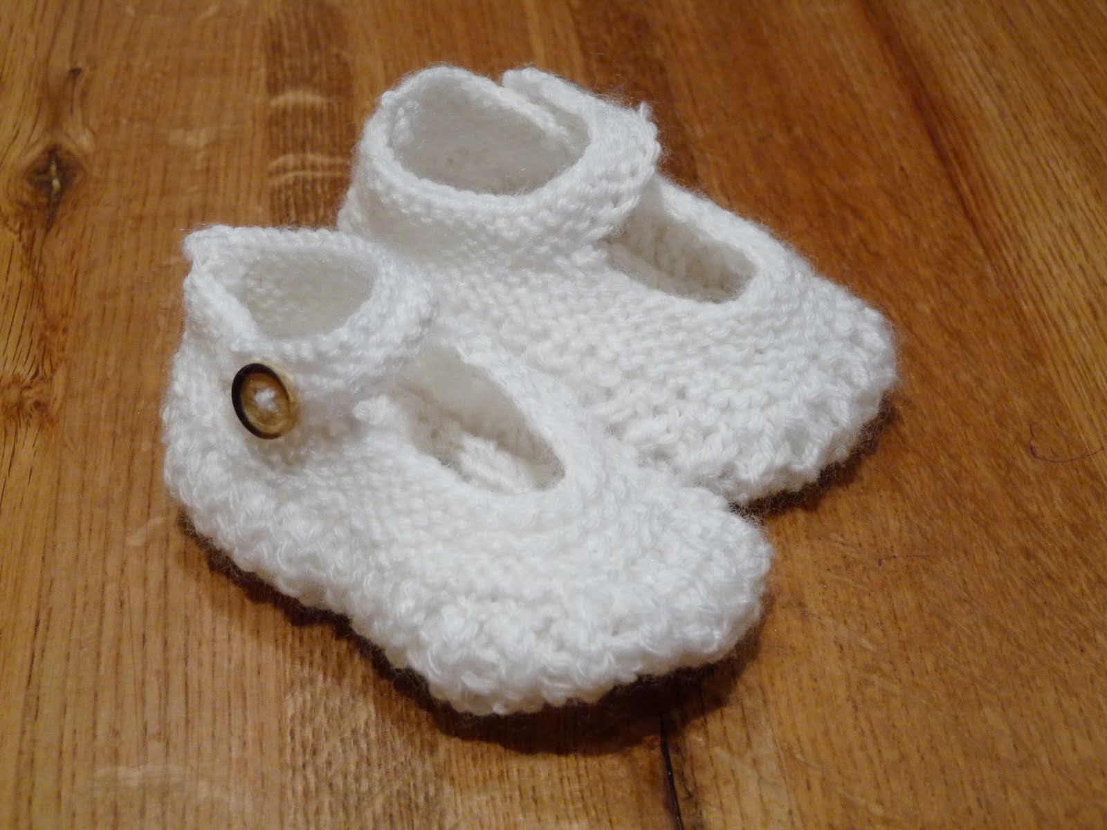 Our Homemade Home: Knitted Baby Shoes