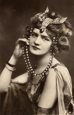 Miss Lily Elsie - c. 1907 - 'The Merry Widow'