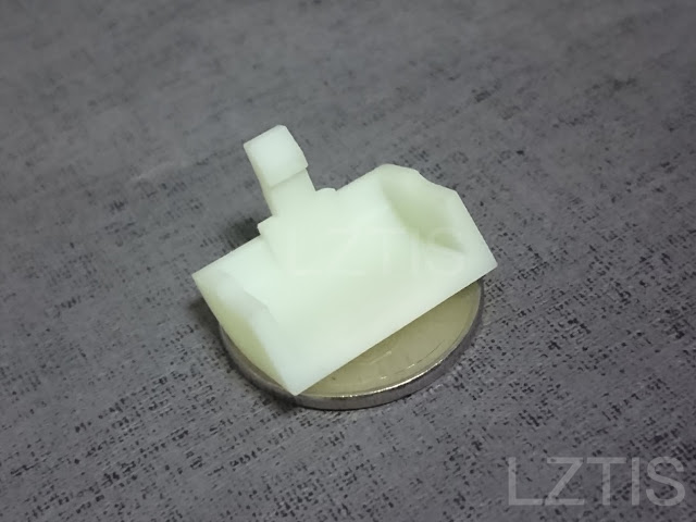 光固化 3D列印複製零件 成品放在10元硬幣上