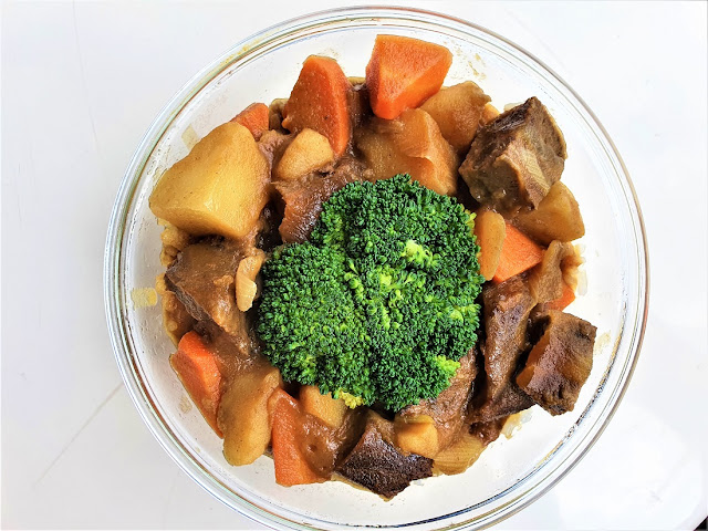 今日午餐：青花菜、咖哩牛肉飯，2021.03.26