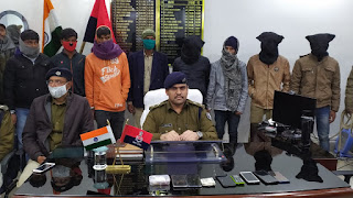 खगड़िया स्वर्ण व्यवसायी से लूट मामले में 10 बदमाश सोना और नगदी के साथ गिरफ्तार खगड़िया स्वर्ण व्यवसायी से लूट मामले में 10 बदमाश सोना और नगदी के साथ गिरफ्तार