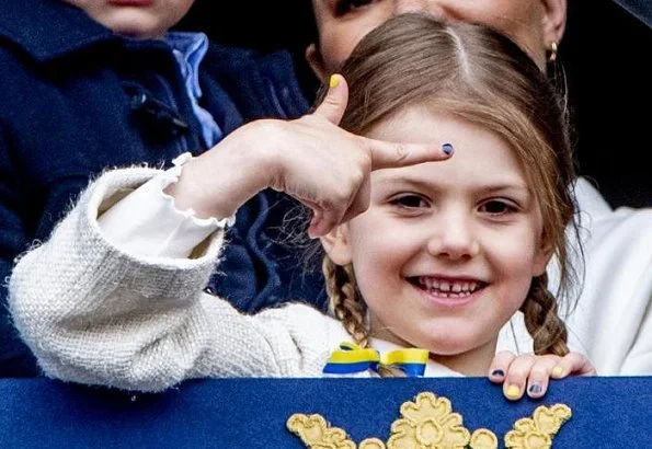 Queen Silvia, Princess Victoria, Princess Estelle, Prince Oscar, Princess Sofia, Prince Alexander, Princess Madeleine and Princess Leonore watched the celebrations