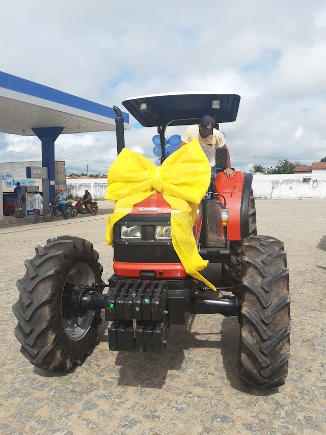 Associação da Comunidade de Tanquinho em Heliópolis recebe máquina agrícola