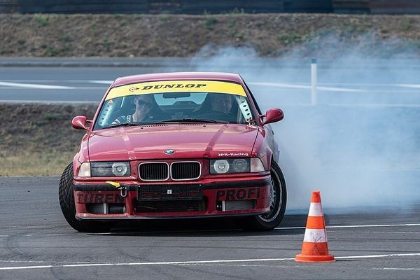 6 Rekomendasi Mobil Drifting Murah yang Bisa Kamu Beli