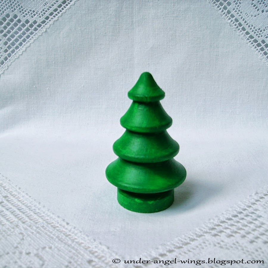 Under Angel Wings DIY Tutorial how to make the painted Christmas tree