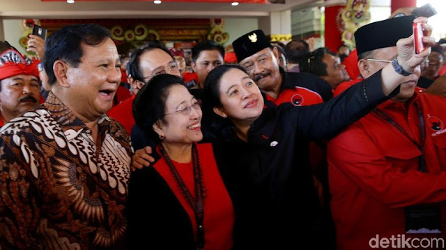 Makna Ganda Ajakan Mega ke Prabowo 'Tempur 2024' Makna Ganda Ajakan Mega ke Prabowo 'Tempur 2024'