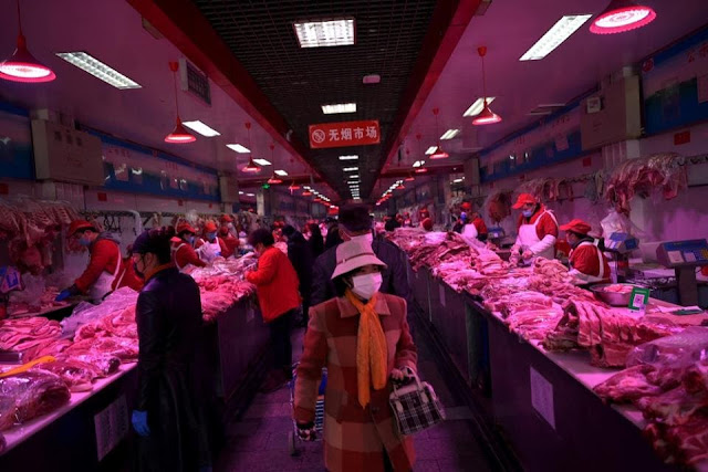 Mercado Xinfadi Xinfadi, el mercado de alimentos más grande de Pekín, fue cerrado ayer al detectarse el nuevo brote.
