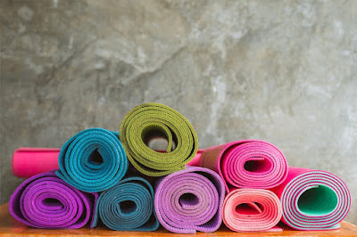 what to look for when buying a yoga mat