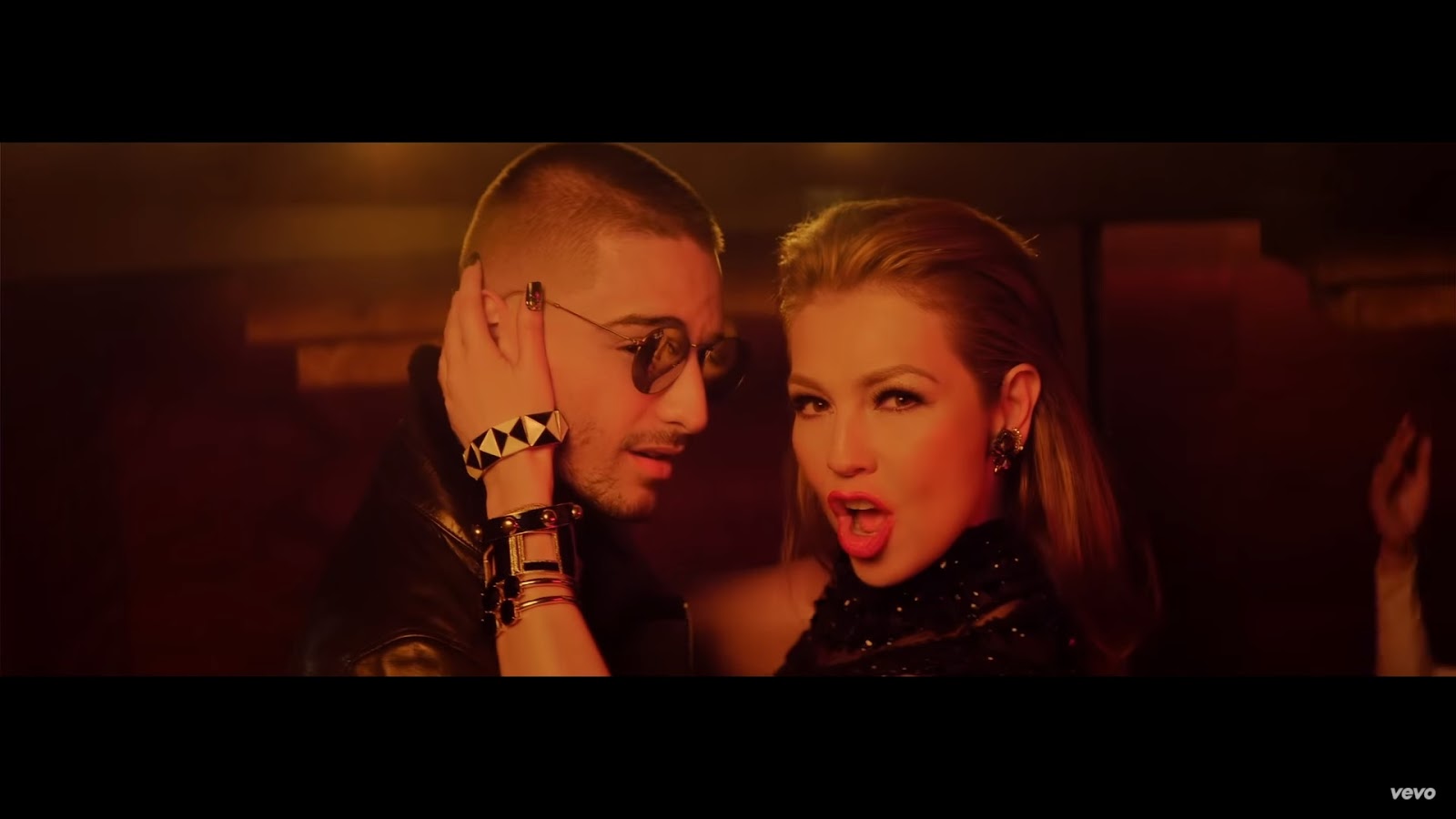 Thalía Desde Esa Noche ( Official Music Video ) ft. Maluma 365
