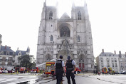 Katedral di Perancis Barat Terbakar