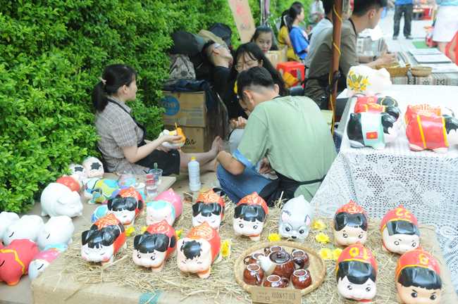 Thăm Sài Gòn đến phố ông đồ du ngoạn xin chữ dịp tết nguyên đán