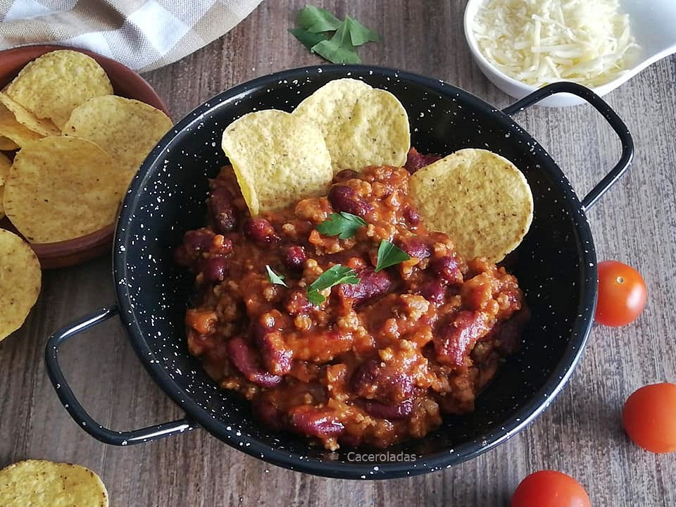 Sabroso chili con carne para nachos y burritos | Caceroladas