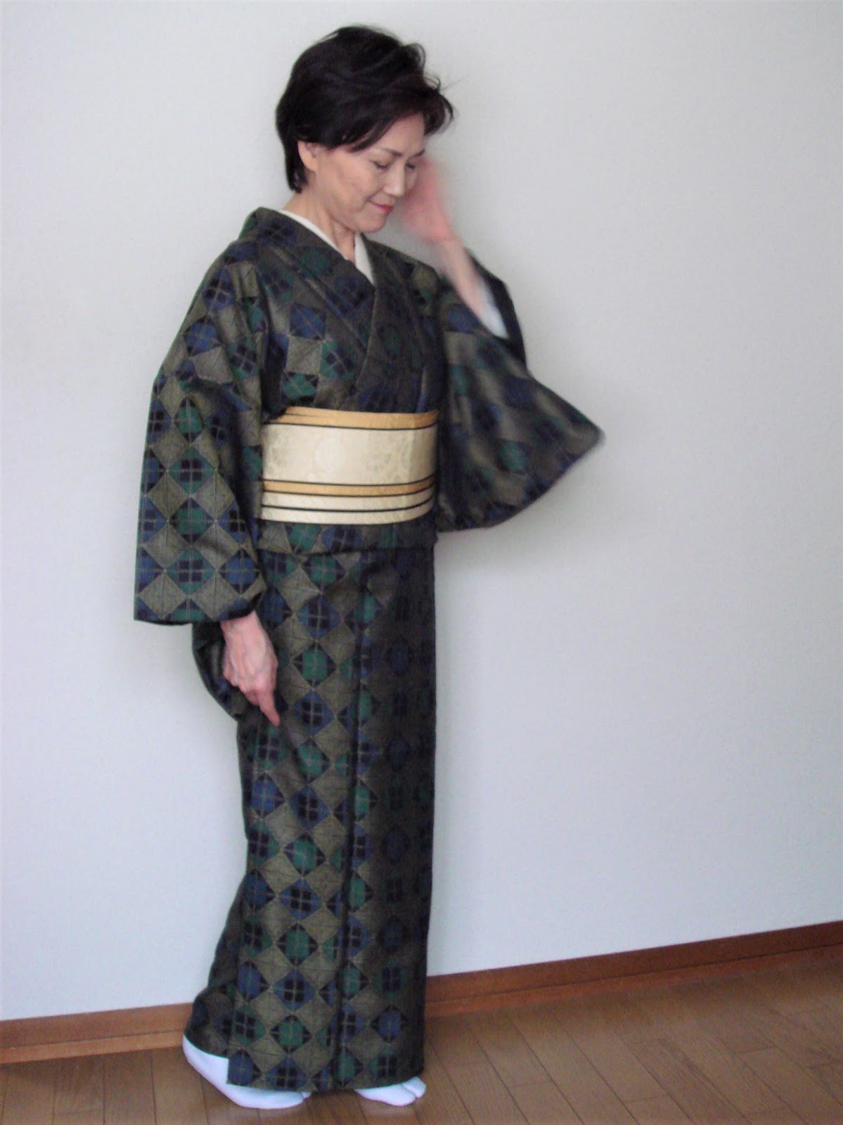 会合の着物～昭和の大島風ウール着物をショートヘアのウイッグで|50代60代の普段着物～母の着物からハッピーライフ