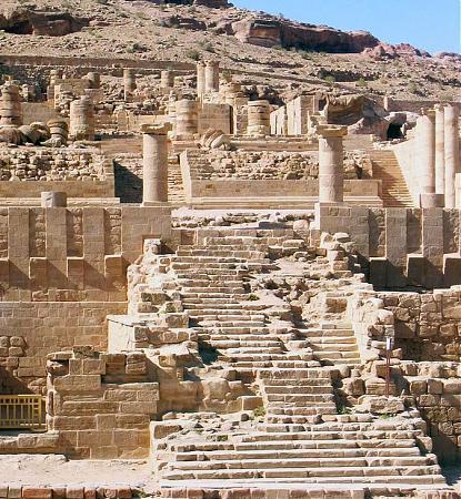 المعبد الكبير - البتراء المعبد الكبير - البتراء