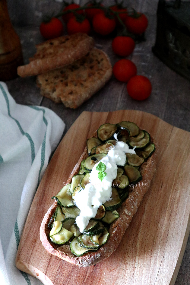 Frese lunghe integrali con zucchine alla poverella e burrata