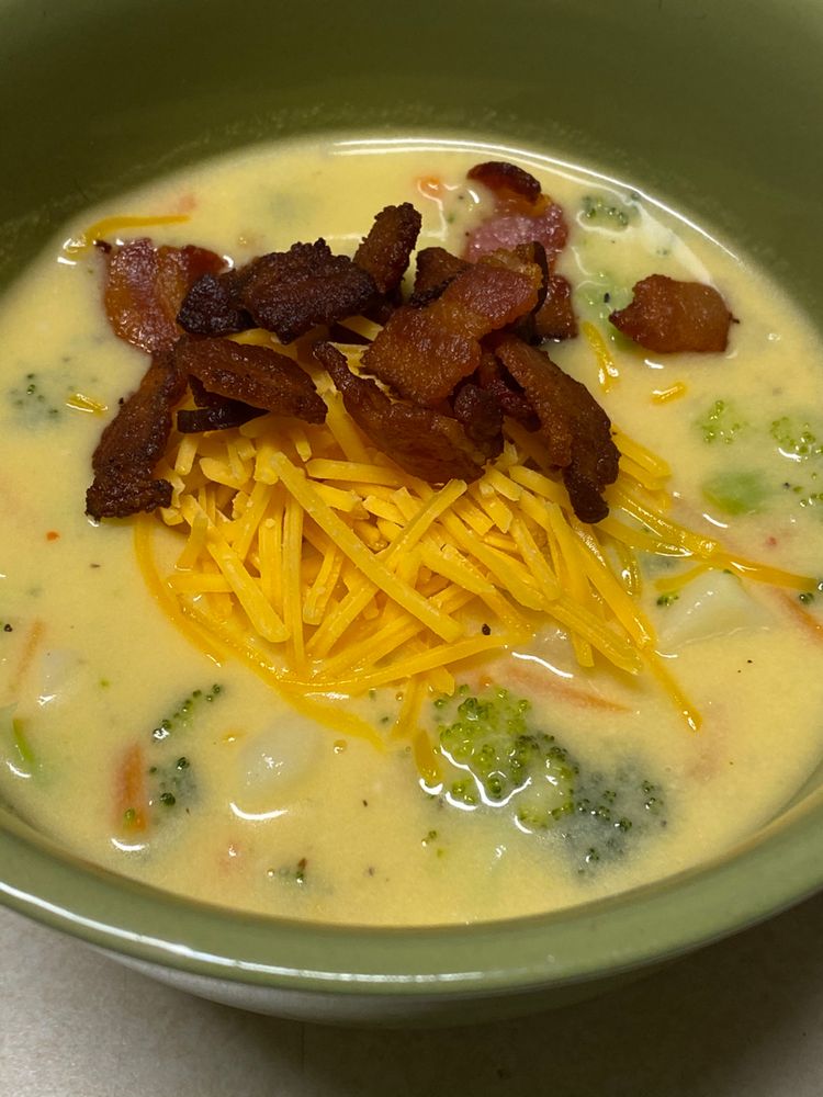LOADED BROCCOLI, CHEESE, & POTATO SOUP