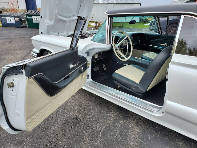 1959_thunderbird_front_seat