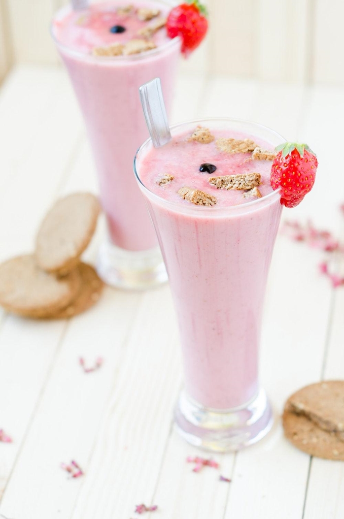 The Health Benefits of a Keto Strawberry Shake