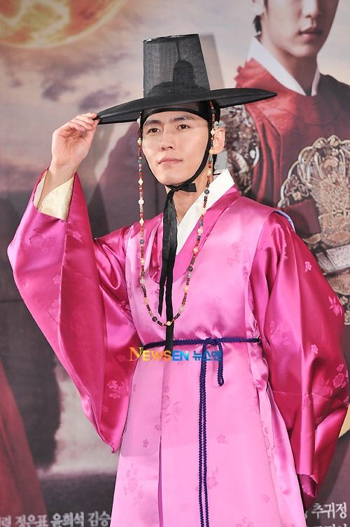 By FT. Art: [Profil] Song Jae Hee