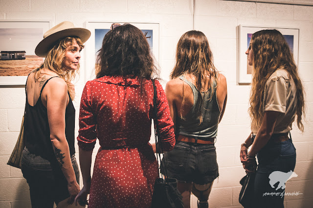 A group of young women discuss Jason Lee's imagery.