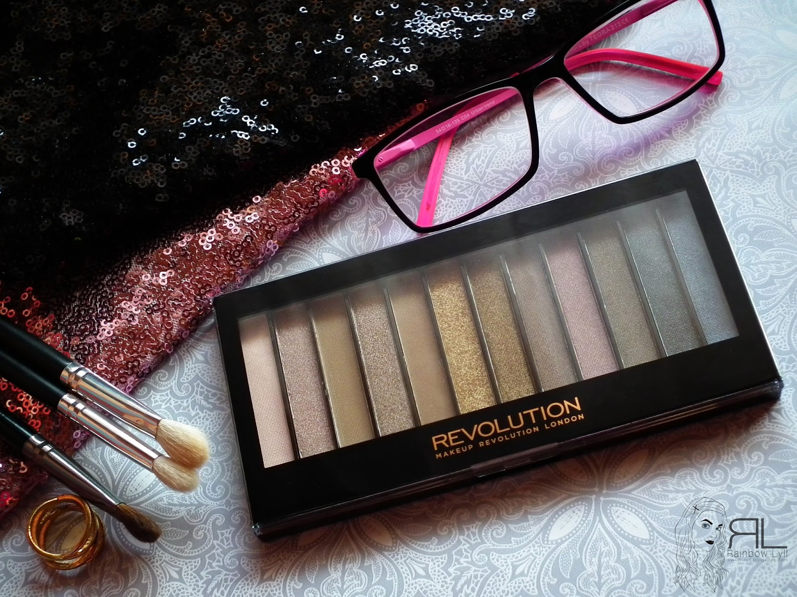 Recenzja MakeUp Revolution Iconic 1 Paletka 12 cieni do powiek MUR