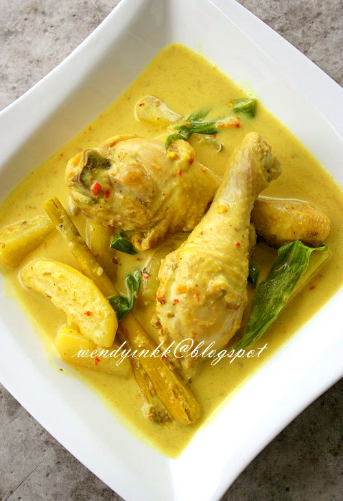 Table for 2.... or more: Ayam Masak Lemak Cili Api ~ Chicken in Bird's