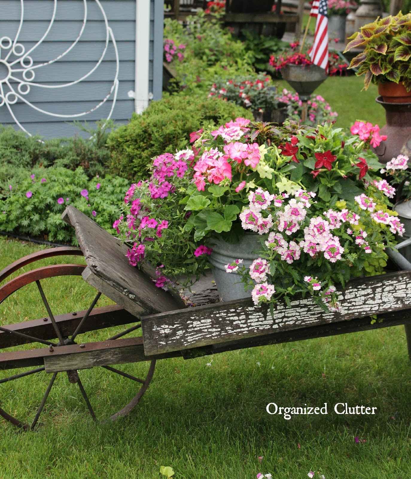 Rustic Garden Wheelbarrow 2015 | Organized Clutter