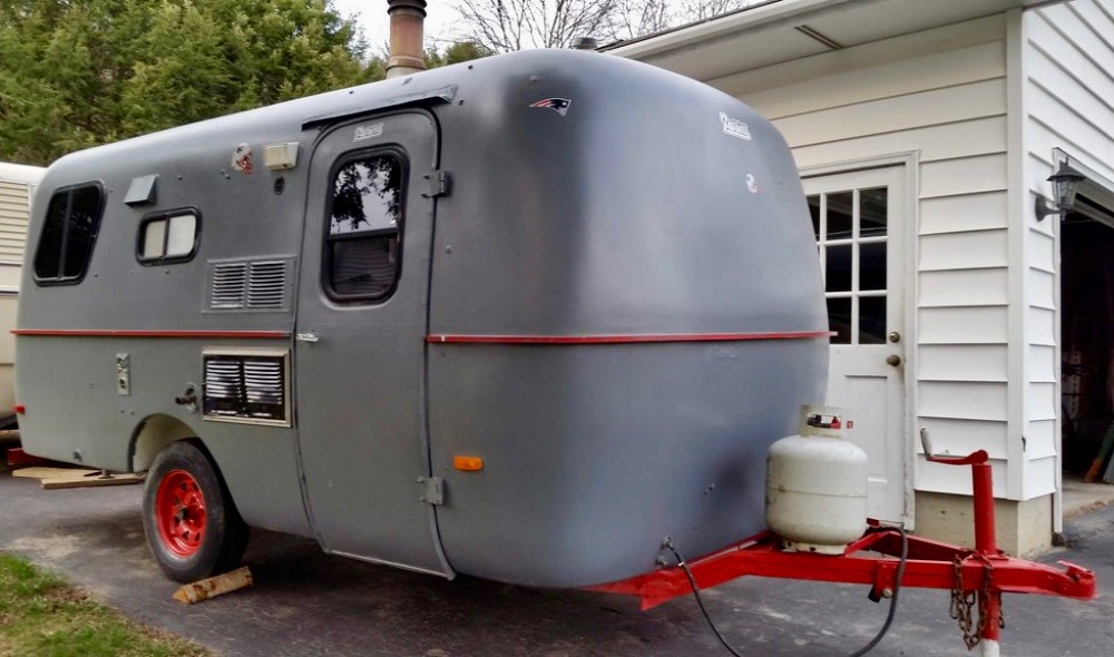 Caleb "Achy Dad" Clark Fiberglass travel trailer rebuild. Trashed 1989