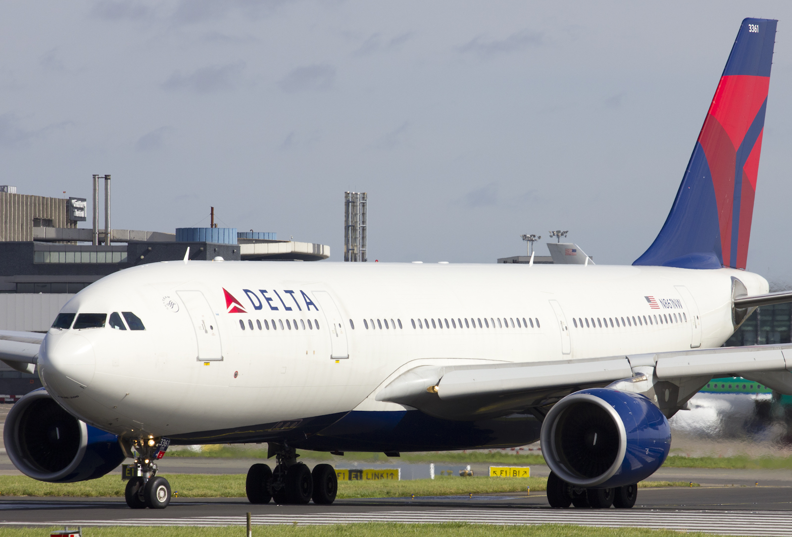 N861NW Airbus A330200 Delta International Airlines