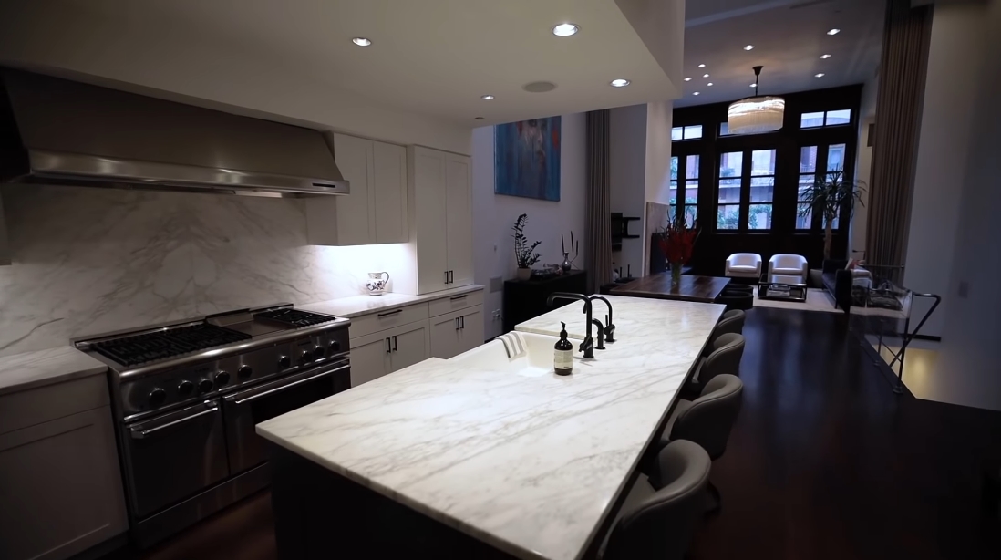 22 Interior Design Photos vs 215 E 22nd St #N, New York Luxury Penthouse Tour