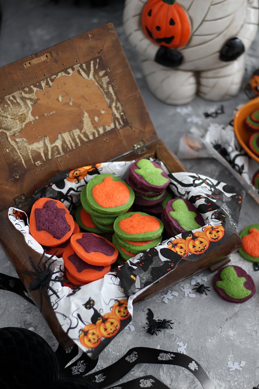 Halloweenkekse von der Rolle mit Step by step Bildern - Biskuitwerkstatt