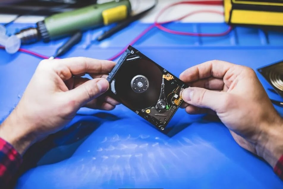 Internal and External Hard Drives; What are they, and which one to choose between them?