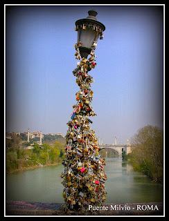 Fotografia del puente de los enamorados en el mundo