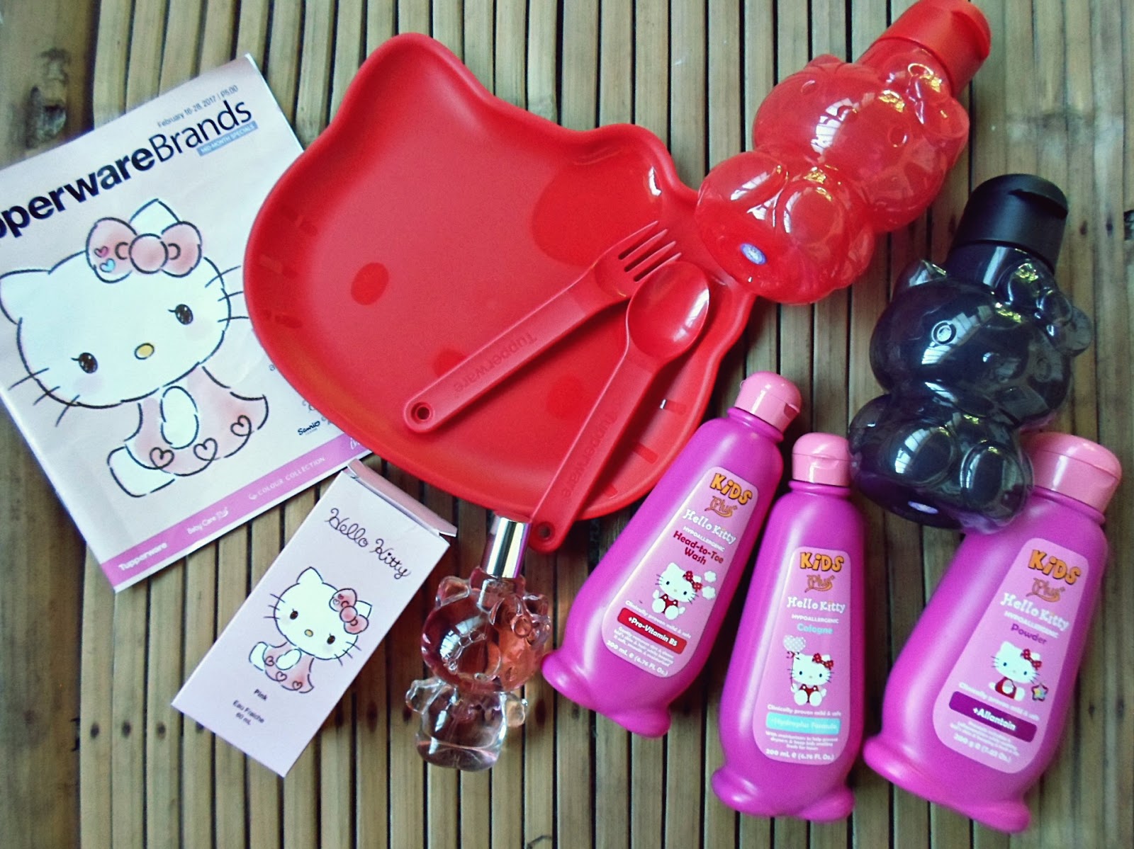 Royal Domesticity by Denise Rayala: Really, Tupperware has Hello Kitty?!