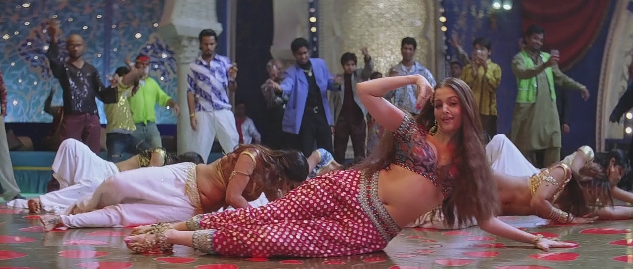 Aishwarya Rai sexy feet, Aishwarya Rai sexy legs, Aishwarya Rai hot navel, Aishwarya Rai in tight dress