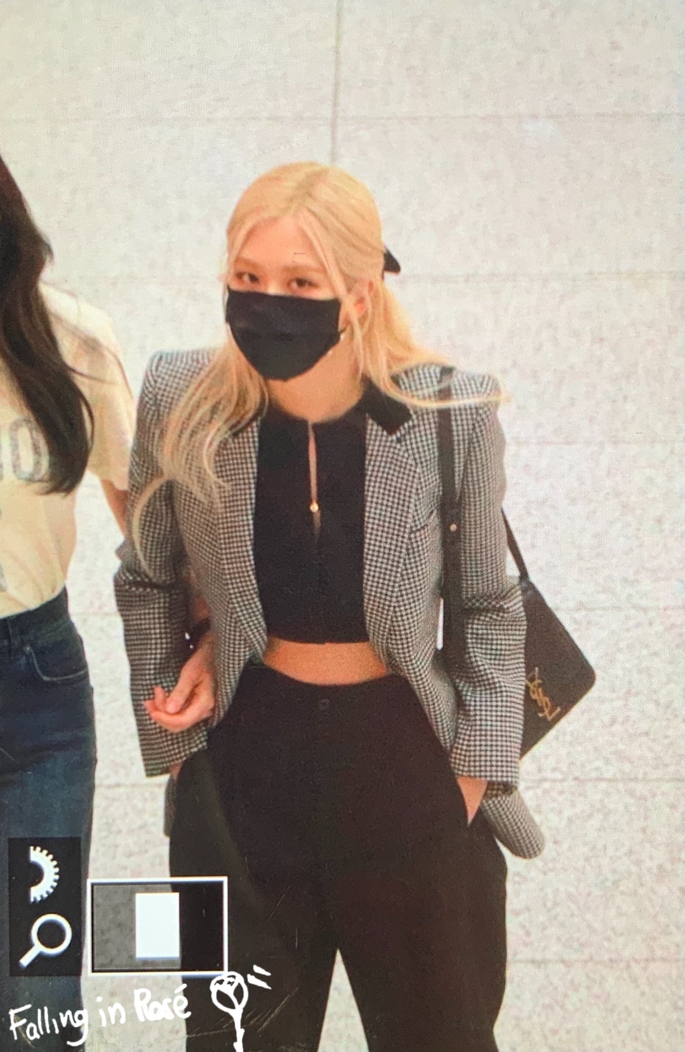[연예] [사진]         오늘 공항출국한 귀여운 블랙핑크 로제와 지수 사진 모음 -  와이드섬