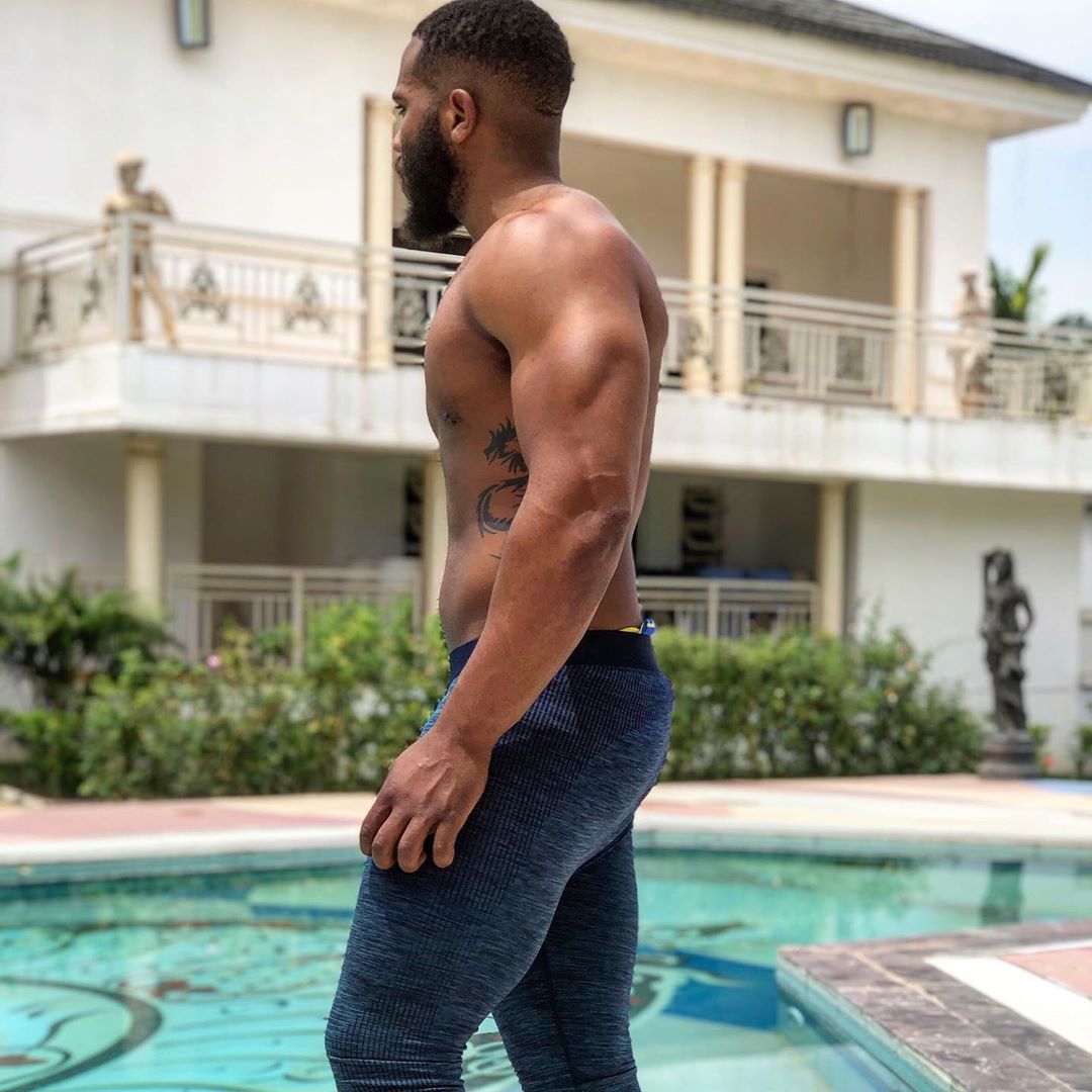 Height Terseer Kidd Waya is average tall.