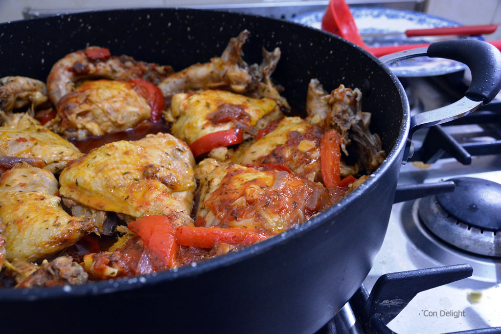 Con DeLight עם תענוג אוכל, טיולים ועוד Chicken in pepper and tomato