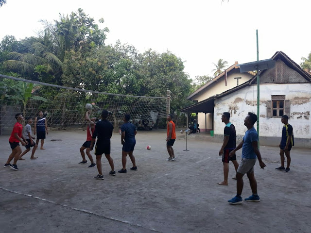 Main Bola Volly Jadikan Pelepas Penat Satgas TMMD Reg 105