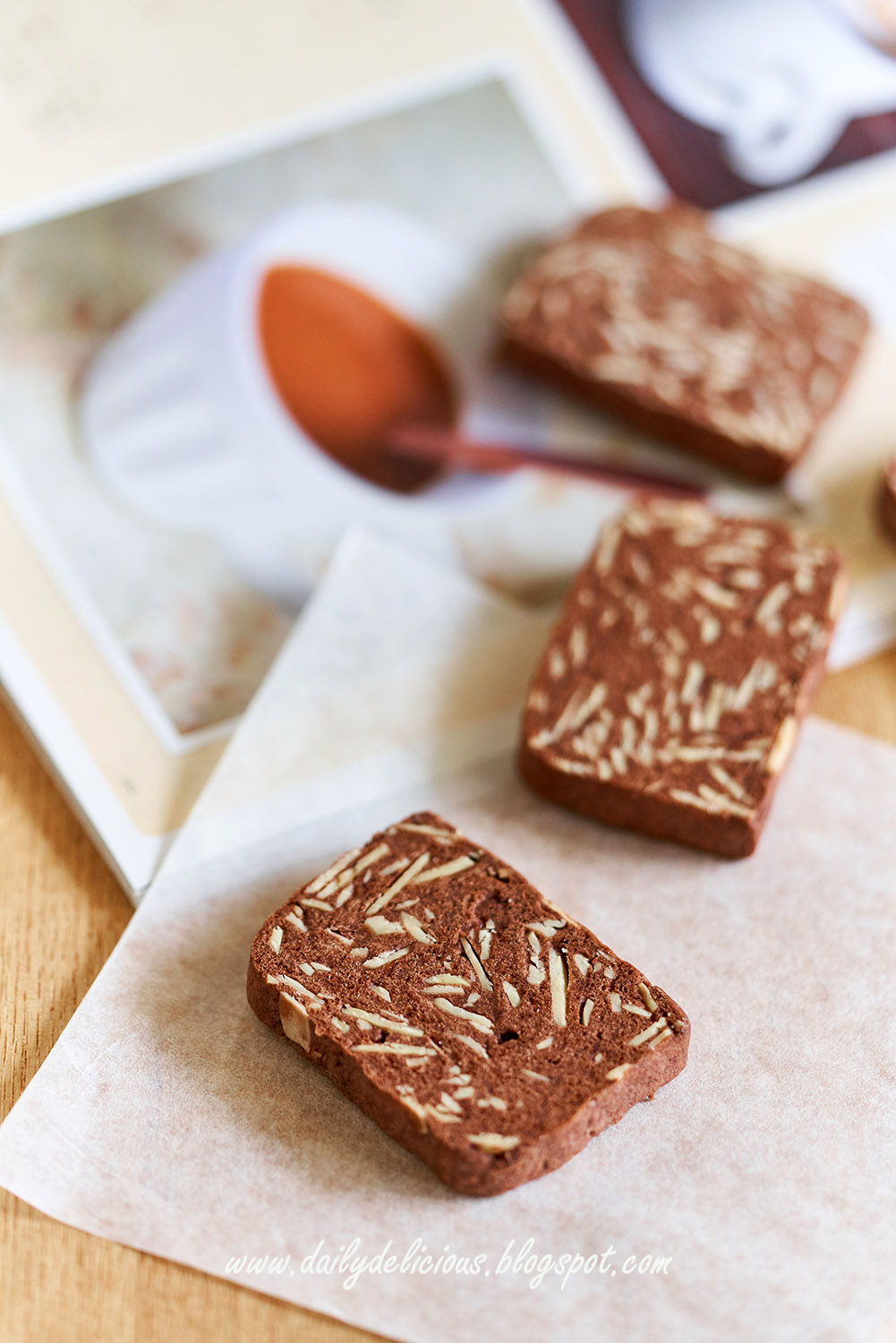 dailydelicious Almond Chocolate Cookies
